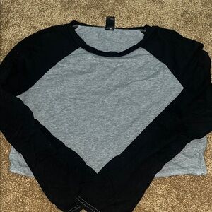 SHEIN Gray and Black Raglan Croped Tee